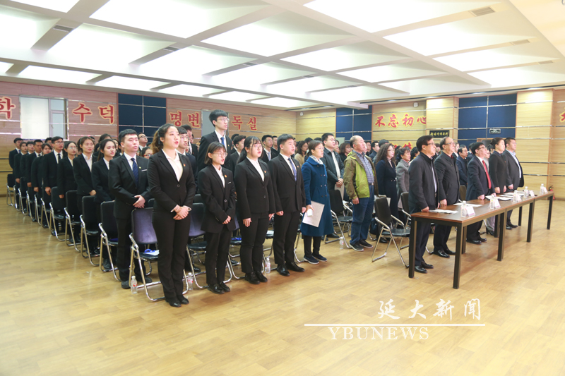 2奏唱國(guó)歌 拷貝.jpg