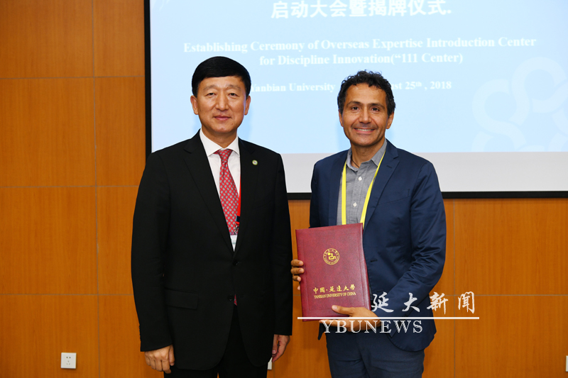 5為Qunito教授頒發(fā)聘書 拷貝.jpg