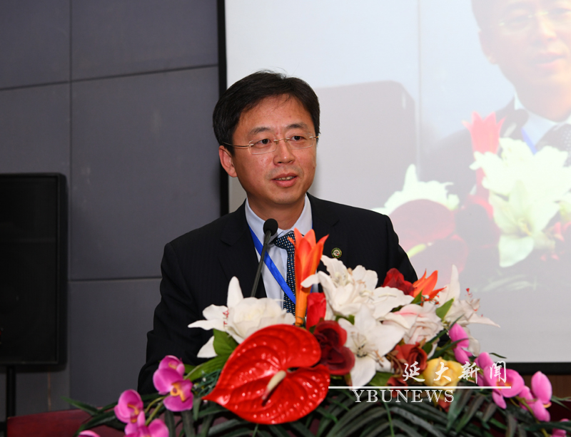 18-25閉幕式主持金洪培.jpg